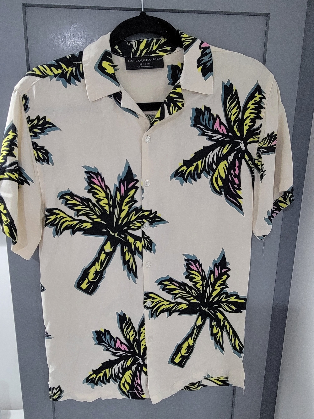 No Boundaries Men's Rayon Resort Shirt Cream Tropical Palm Tree Short Sleeve XS